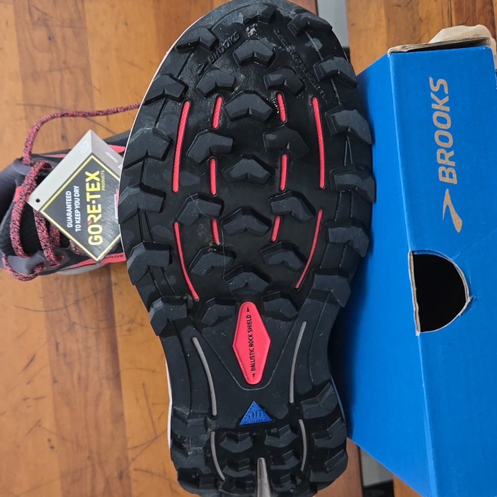 BROOKS WOMEN'S CASCADIA 16 GTX TRAIL RUNNING WATERPROOF HIKING SHOE W BOX 7 M - Picture 14 of 16